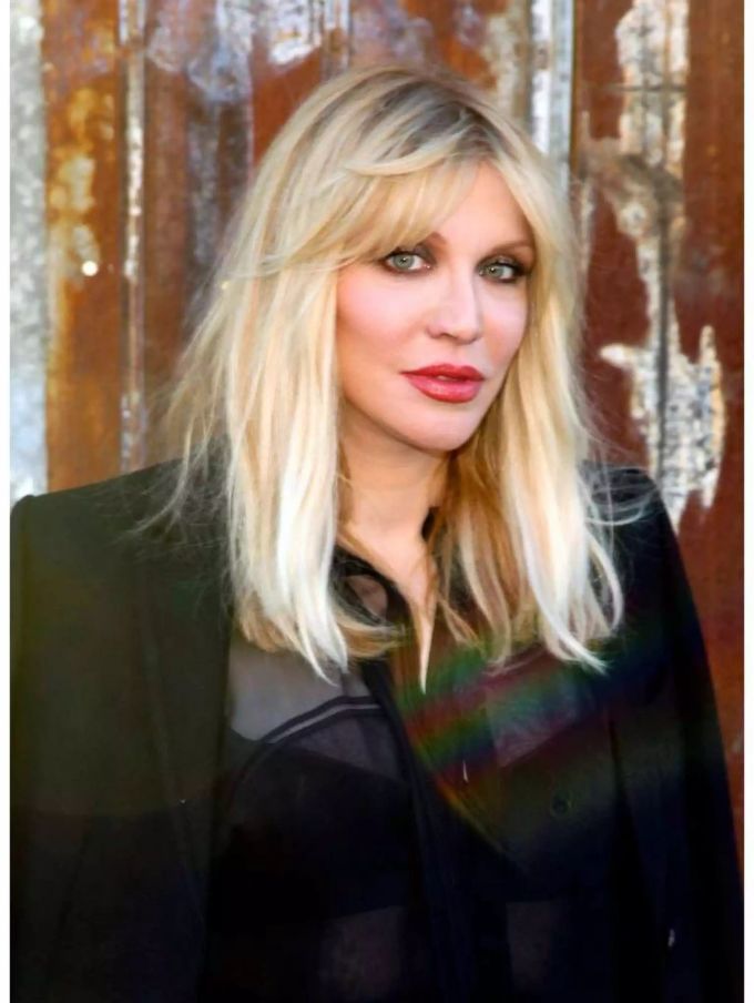 Courtney Love freute sich sehr über die Auszeichnung. courtney love