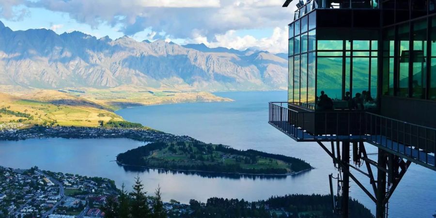 Die Reise ins bei Schweizern beliebte Neuseeland, am anderen Ende der Welt, wird ab Ende 2019 teurer, Bild: Pixabay