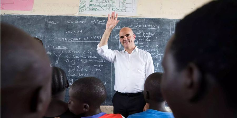 Alain Berset in einer kenianischen Schule.