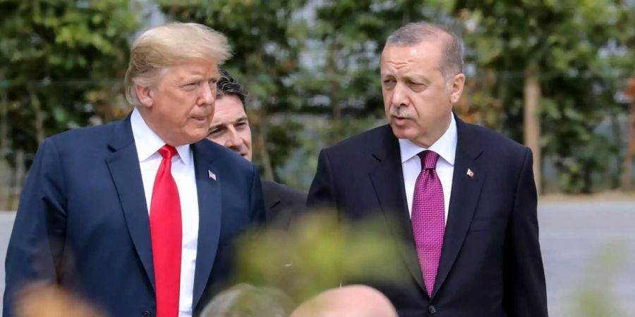 US-Präsident Donald Trump (l.) und der türkische Präsident Recep Tayyip Erdogan (r.) bei der Eröffungszeremonie des Nato-Gipfels in Brüssel.