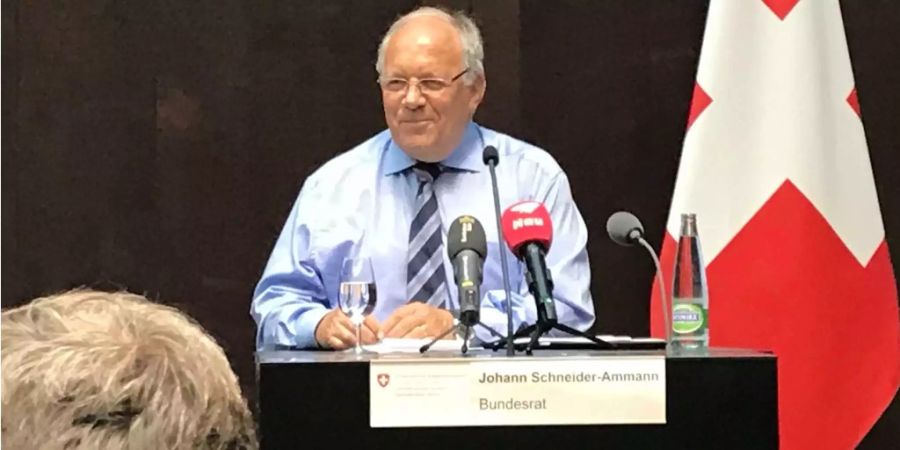 Johann Schneider-Ammann heute Mittwoch an der Medienkonferenz im Bundeshaus.