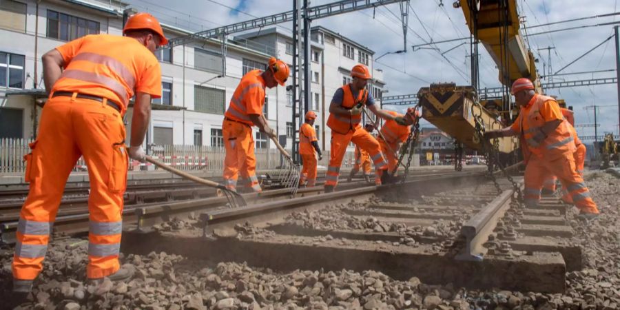 Auf den Schweizer Gleisen wird in diesem Sommer viel gebaut. Deshalb lancierte die SBB für den Sommer-Fahrplan das «Pilotprojekt zur Entschädigung der Kunden».