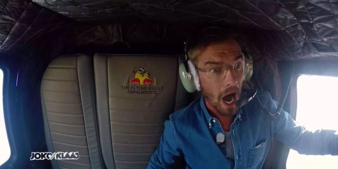 Joko im Heli-Sturzflug. Joko im Heli-Sturzflug.
