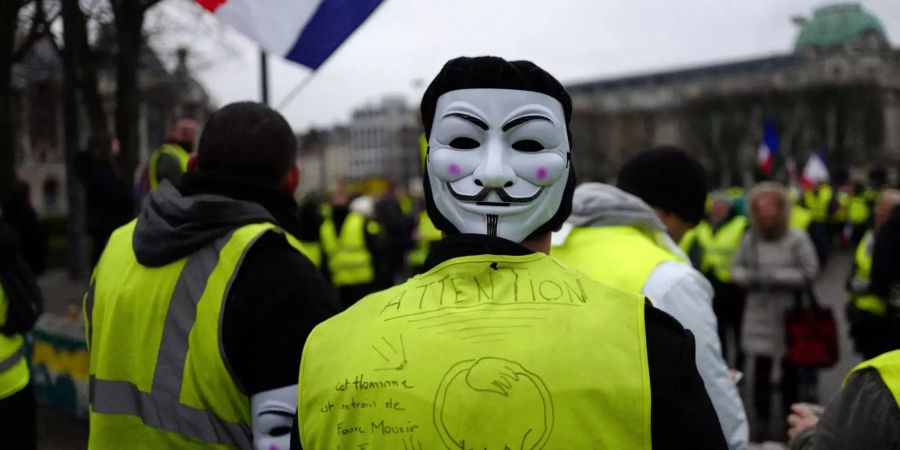 Gelbwesten protestieren in Frankreich