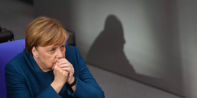 Angela Merkel wird kritisiert. Bundeskanzlerin Angela Merkel