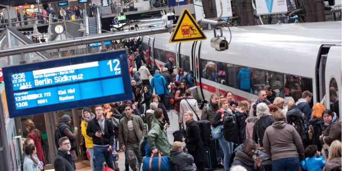 Deutsche Bahn kommt wieder in Gang - Aufräumarbeiten nach «Herwart»-Sturm
