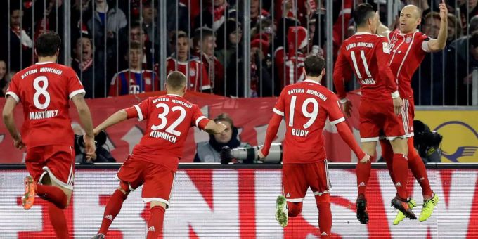 Die Bayern bejubeln einen ihrer beiden Treffer. Die Bayern bejubeln einen ihrer beiden Treffer.