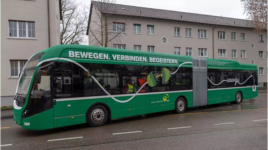 Der vollstaendig batteriebetriebene Gelenk-E-Bus der BVB.