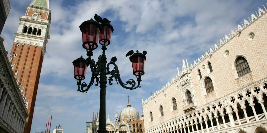 Aus dem Dogenpalast in Venedig wurde Schmuck im Wert von etwa 30'000 Euro entwendet.