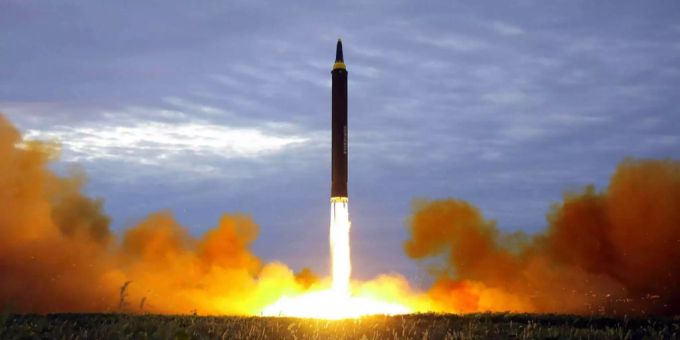 Nordkorea will die suspendierte Kommunikationsleitung zu Südkorea an der schwer bewachten Landesgrenze «wiederherstellen». Nordkorea will die suspendierte Kommunikationsleitung zu Südkorea an der schwer bewachten Landesgrenze «wiederherstellen».