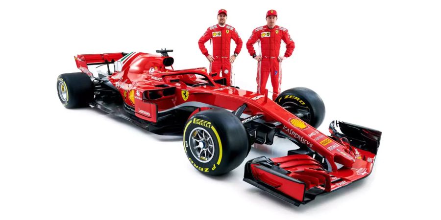 Kimi Räikkönen und Sebastian Vettel mit ihrem neuen Arbeitsgerät.