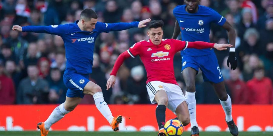 Alexis Sanchez (Mitte) behauptet sich gegen Hazard und Lukaku.