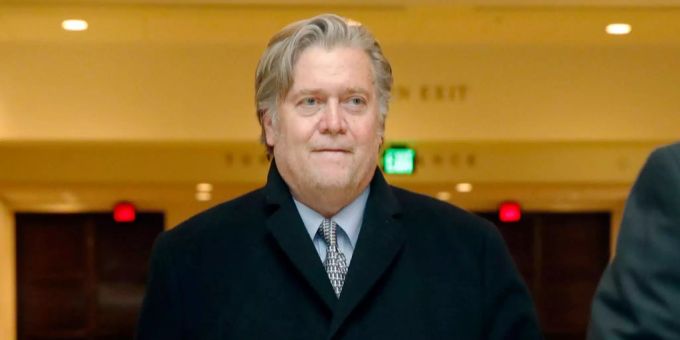 Steve Bannon bereut keine seiner Entscheidungen. Steve Bannon bereut keine seiner Entscheidungen.
