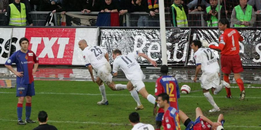 Iulian Filipescu (Nr. 25) schoss den FC Zürich 2006 in der 93. Minute ins Glück.