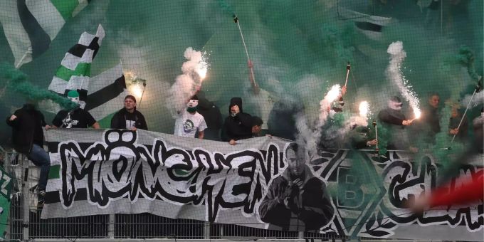 Fans von Bporussia Mönchengladbach bei einem Auswärtsspiel. Symbolbild. Fans von Bporussia Mönchengladbach bei einem Auswärtsspiel. Symbolbild.