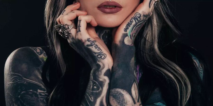 Unser Immunsystem sorgt dafür, dass Tattoos ein Leben lang halten. Bild: pexels