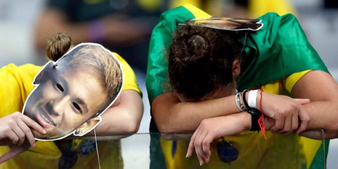 Trauer ohne Ermessen: Im WM-Halbfinal vor vier Jahren erlitten die Brasilianer gegen Deutschland die wohl bitterste Niederlage aller Zeiten. Trauer ohne Ermessen: Im WM-Halbfinal vor vier Jahren erlitten die Brasilianer gegen Deutschland die wohl bitterste Niederlage aller Zeiten.