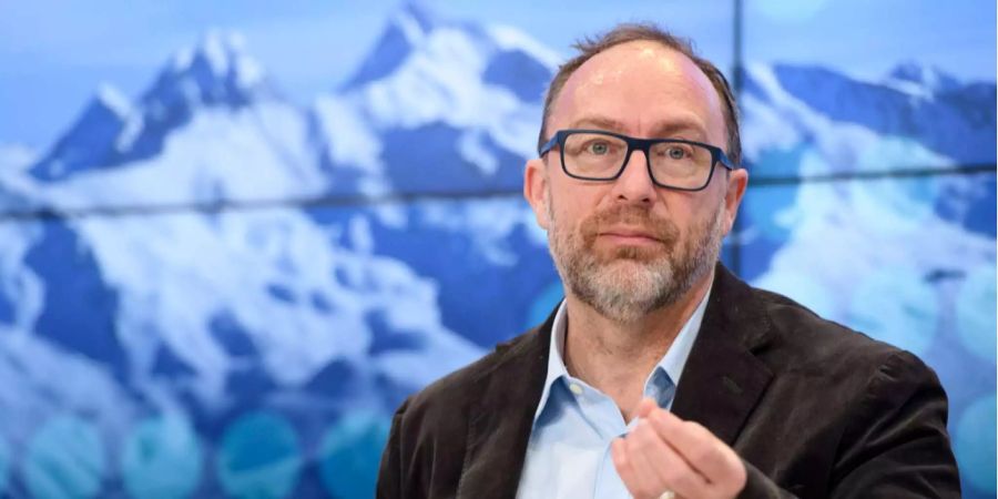 Jimmy Wales ist Mitbegründer von Wikipedia.