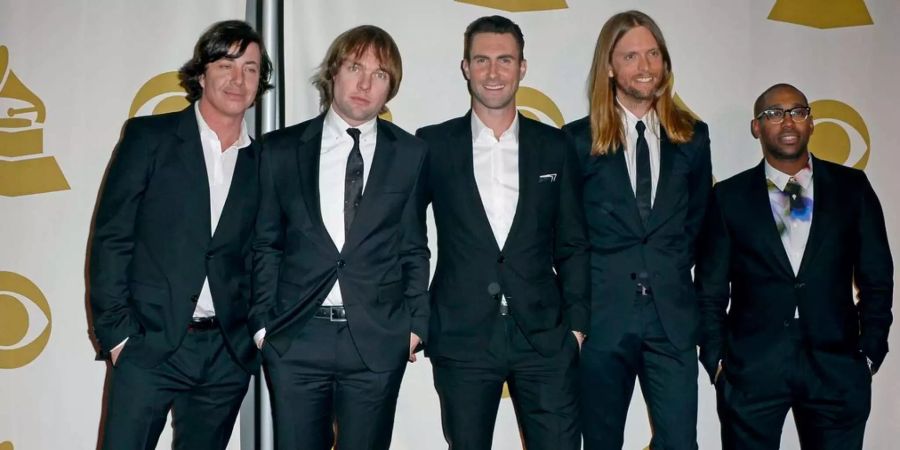 Mitglieder der US-amerikanischen Band Maroon 5 mit Frontsänger Adam Levine (m.) an einem Konzertevent in Kalifornien in 2014.