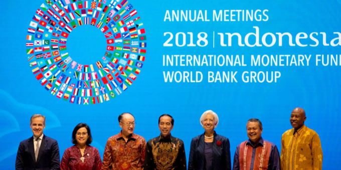 Bei der Jahrestagung des Internationalen Währungsfonds (IWF) und der Weltbank im indonesischen Nusa Dua. Bei der Jahrestagung des Internationalen Währungsfonds (IWF) und der Weltbank im indonesischen Nusa Dua.
