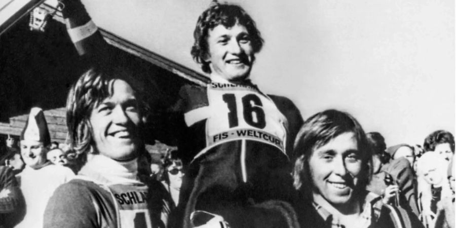 Franz Klammer (hier mit Bernhard Russi zur Linken) war Weltmeister und Olympiasieger in der Abfahrt. Das Biopic konzentriert sich auf seinen Olympiasieg von 1976.