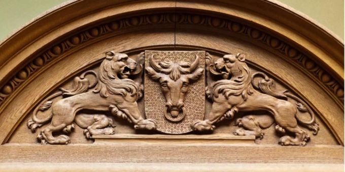 Das Wappen des Kantons Uri in Holz geschnitzt. (Symbolbild) Das Wappen des Kantons Uri in Holz geschnitzt. (Symbolbild)