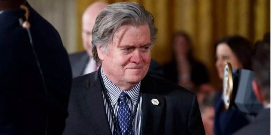 Stephen Bannon, der damalige Chefstratege des US-Präsidenten Donald Trump, bei einer Pressekonferenz im Ostraum des Weissen Hauses in Washington.