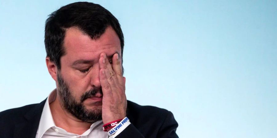 Matteo Salvini, Innenminister von Italien, gestikuliert während einer Pressekonferenz im Palazzo Chigi.