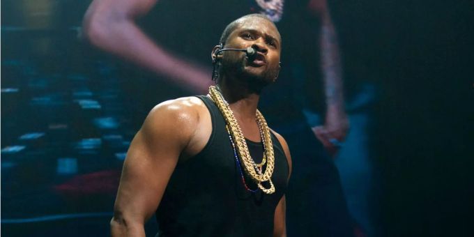 Der Künstler Usher singt während eines Konzerts. Der Künstler Usher singt während eines Konzerts.