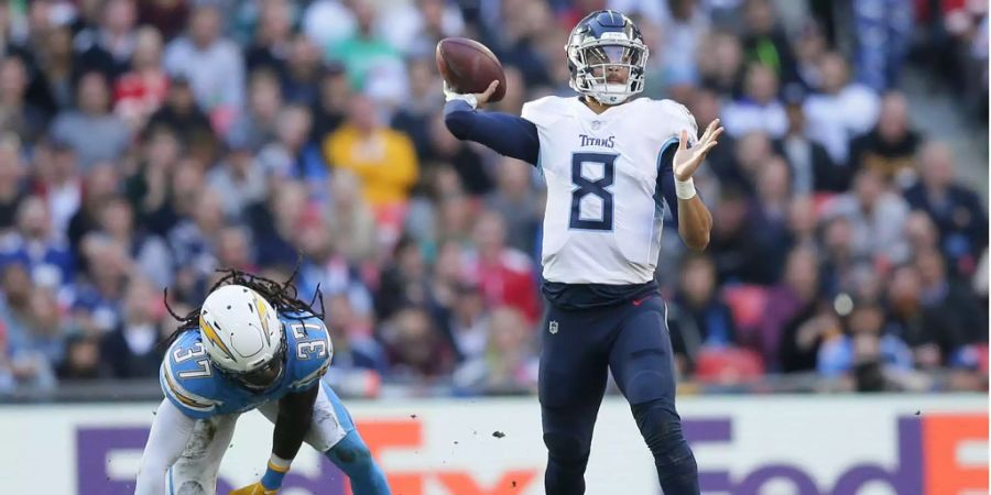 Lange sehen die Tennessee Titans gegen die Los Angeles Chargers wie die sicheren Verlierer aus. Doch dann gelingt ihnen eine halbe Minute ein Touchdown zum 19:20. Mit dem Kick für den Extrapunkt wären die Titans so gut wie in der Verlängerung. Doch Coach Mike Vrabel will das Spiel mit einer «2-Point-Conversion» für sich entscheiden. Dies misslingt – Tennesse verliert. Fazit: Aggressives Coaching zahlt sich nicht immer aus: Die Titans haben nun einen Sieg weniger als Divisions-Rivale Houston.