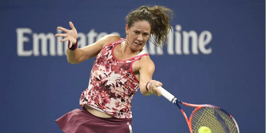 Patty Schnyder schlägt eine Vorhand an den US Open.