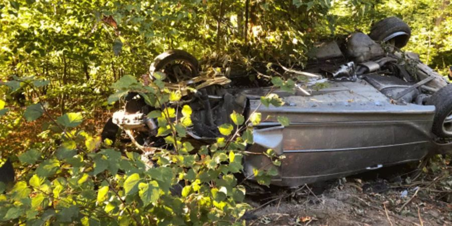 Das Auto wurde bei dem Unfall in Suhr AG schwer beschädigt.