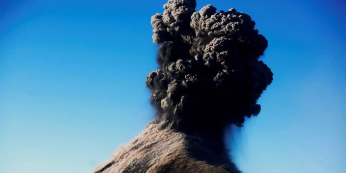 Hohe Aschewolke - Feuervulkan in Guatemala ist wieder aktiv