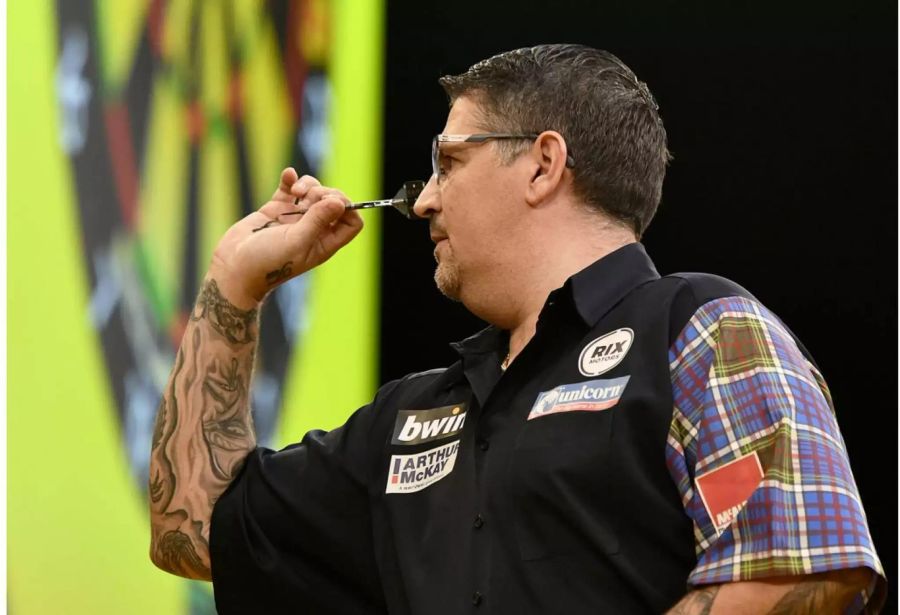 Gary Anderson  (47) ist neben MvG der grosse Favorit auf den Titel. Der «Flying Scotsman» gehörte auch in dieser Saison zu den besten seines Fachs und durfte sich im Viertelfinal des World Match Play für einen Neun-Darter feiern lassen.