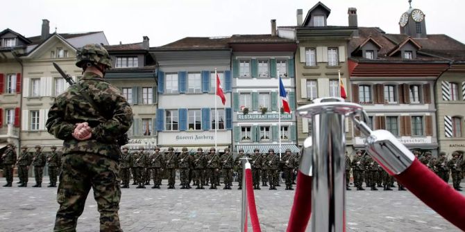 Das Schweizerische Militär beim Besuch des französischen Verteidigungsministers.