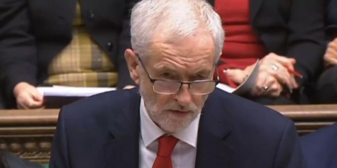 Jeremy Corbvyn will nicht «dumme Frau» sondern «dumme Leute» gesagt und sich damit auf die Abgeordneten allgemein bezogen haben. Jeremy Corbyn, Labour-Vorsitzender, spricht bei der Fragerunde.