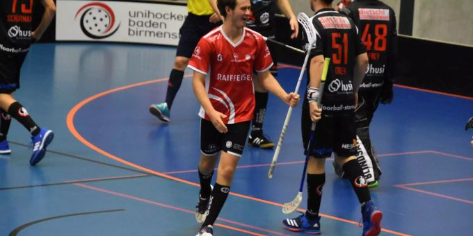 Gianluca  Mohr freut sich über sein erstes Tor in der 1. Liga (copyright Unihockey Baden-Birmenstorf)