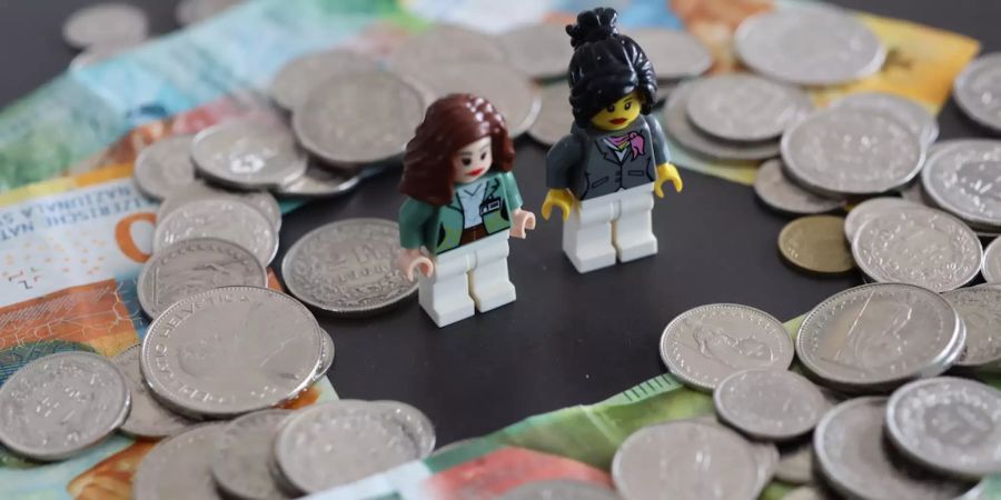 Legomännchen auf Geld.