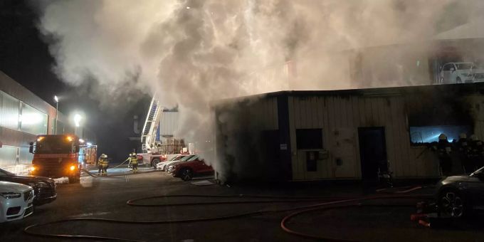 In Oberbüren ist in einer Autoreparaturwerkstatt ein Brand ausgebrochen. Oberbüren