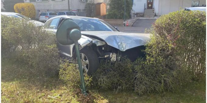 Der unfallverursachende Lenker wurde nicht verletzt. Unfall