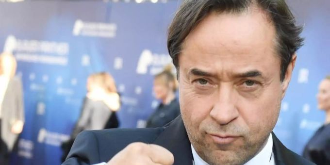 Jan Josef Liefers bei der Verleihung des Bayerischen Fernsehpreises 2019. Foto: Tobias Hase/dpa Jan Josef Liefers bei der Verleihung des Bayerischen Fernsehpreises 2019. Foto: Tobias Hase/dpa