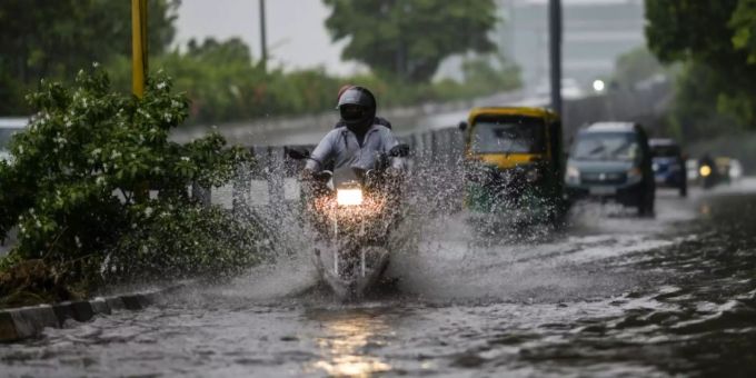 Szene nach Monsun-Regenfall in Neu Delhi Szene nach Monsun-Regenfall in Neu Delhi