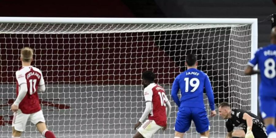 Arsenal-Keeper Bernd Leno lenkte den Ball ins eigene Tor. Foto: Michael Regan/Pool Getty/AP/dpa