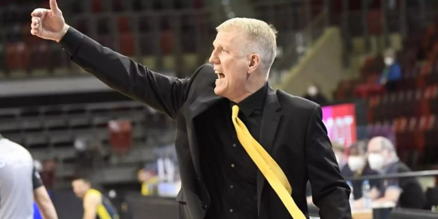 Führt mit den MHP Riesen Ludwigsburg weiter die BBL an: Coach John Patrick. Foto: Thomas Kienzle/dpa