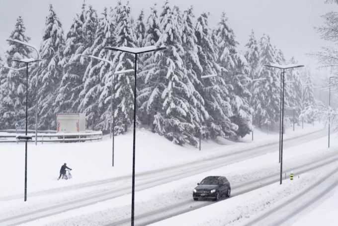 Das Wetter wechselt schnell: Am Sonntag schneit es bis in tiefe Lagen. Wetter