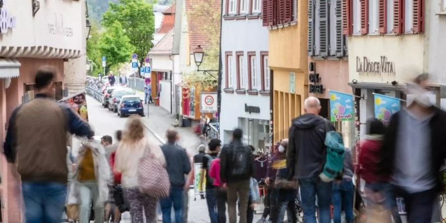 Der Weg zurück zur Normalität ist noch weit. Foto: Christoph Schmidt/dpa