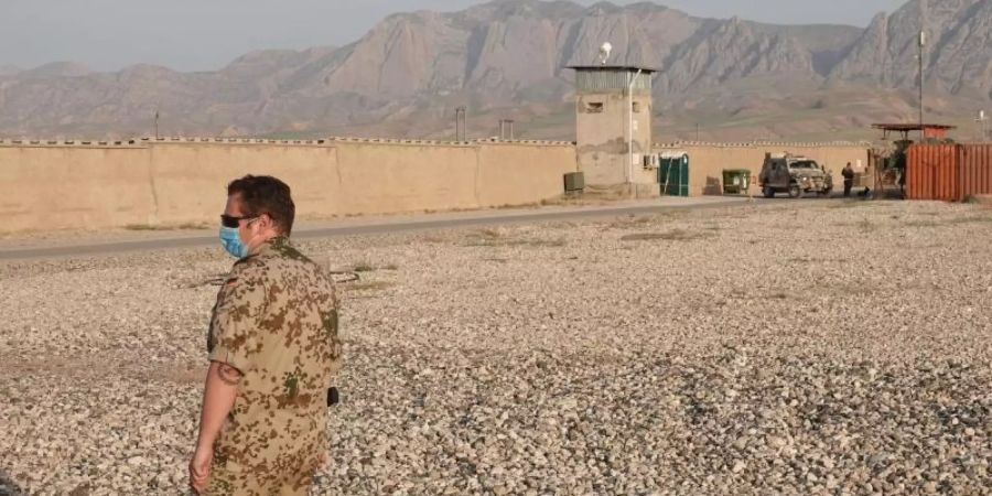 Ein Bundeswehrsoldat im nordafghanischen Masar-i-Scharif im Camp Marmal. Foto: Michael Fischer/dpa