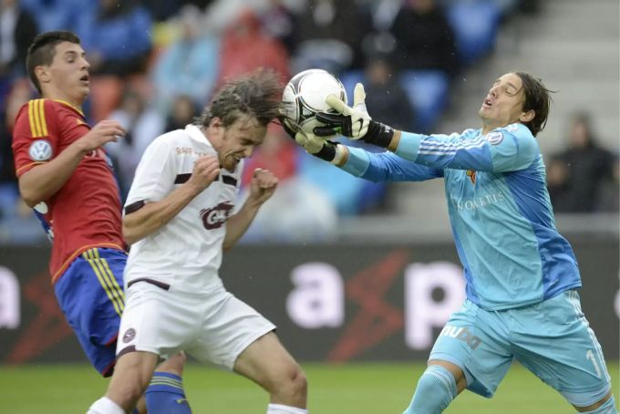 Yann Sommer (rechts) steht in der Saison 2012/13 in jedem Basler Spiel zwischen den Pfosten. FC Basel YB