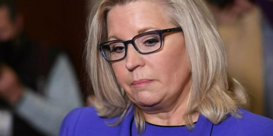 liz Cheney trump brille