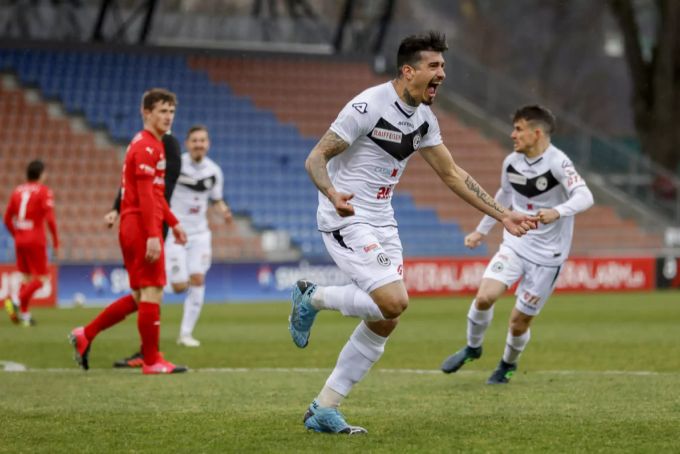 Joaquin Ardaiz trifft gegen Vaduz in der Super League gleich doppelt. FC Lugano Super League